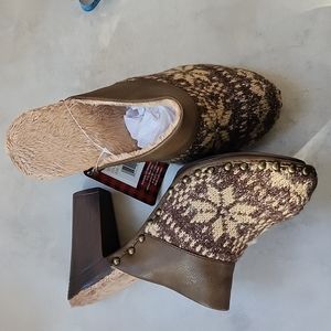 New Muk Luks size 10/40 warm winter clogs